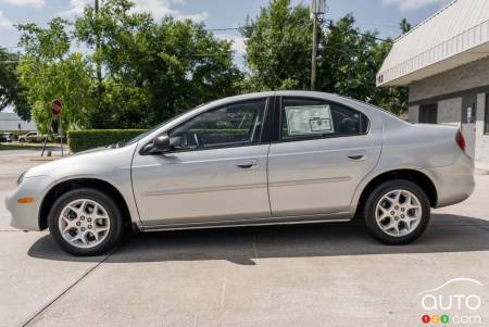 2001 Plymouth Neon, profile